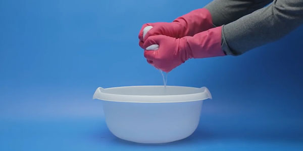 روش شستشوی دستی تیشرت